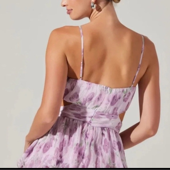 NEW‎ ASTR Lavender Tier Ruffle Floral Maxi Dress Med Revolve - Picture 3 of 9